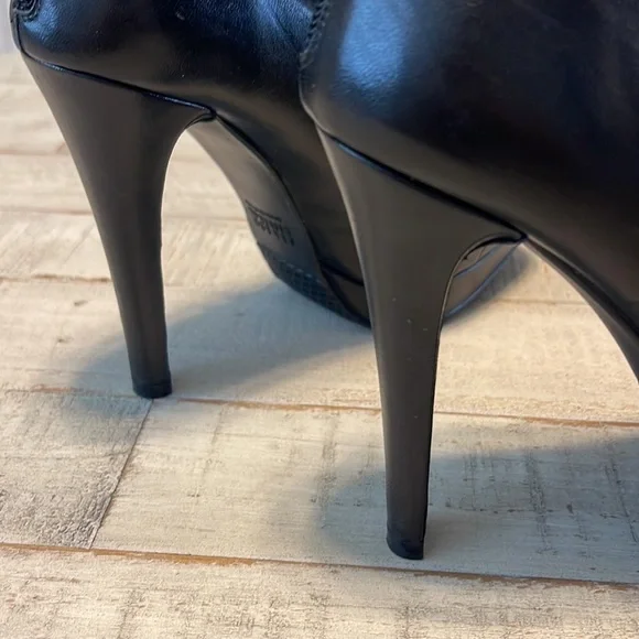 NWOT Stuart Weitzman Stiletto Boots - Picture 4 of 7